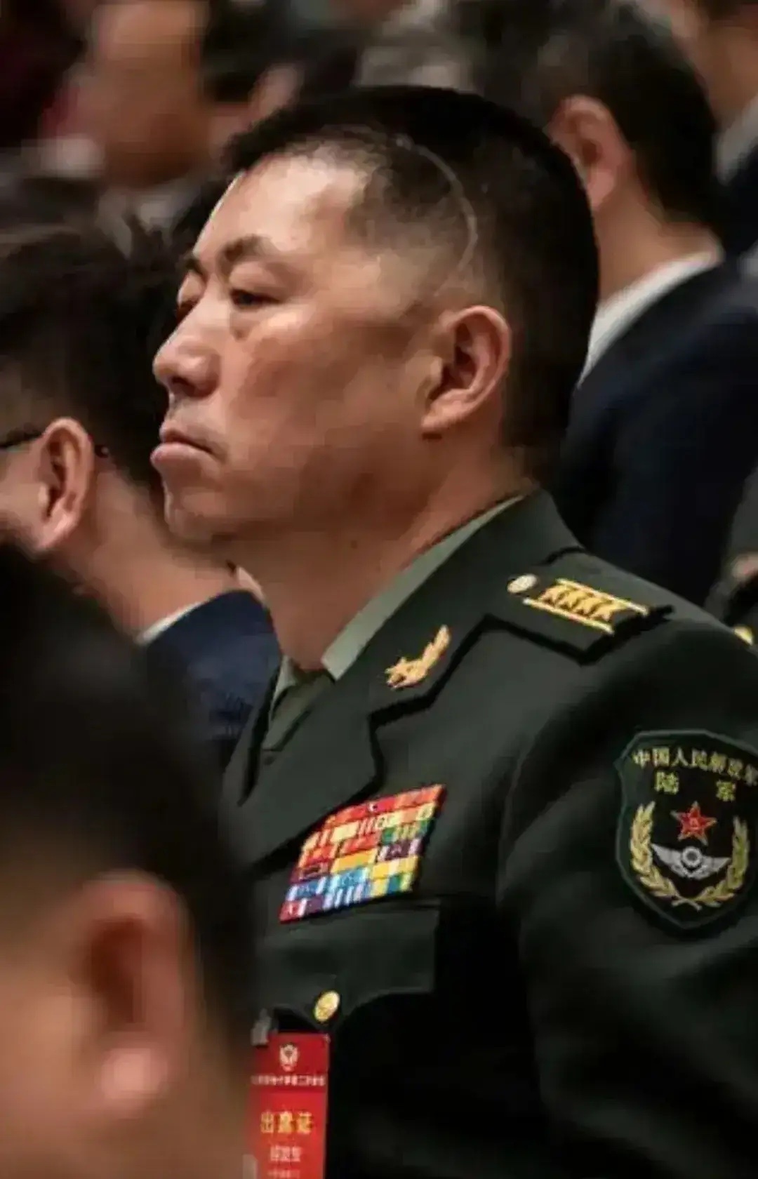 “卫国戍边英雄团长”祁发宝#英雄团长祁发宝头部伤痕依旧明显# ​​​