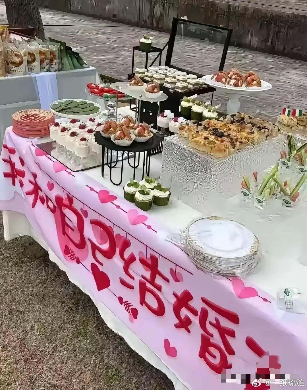 “嫁给自己”活动现场被曝光，参加活动的老仙女们绝大部分都是傅首尔面相，这一面相的