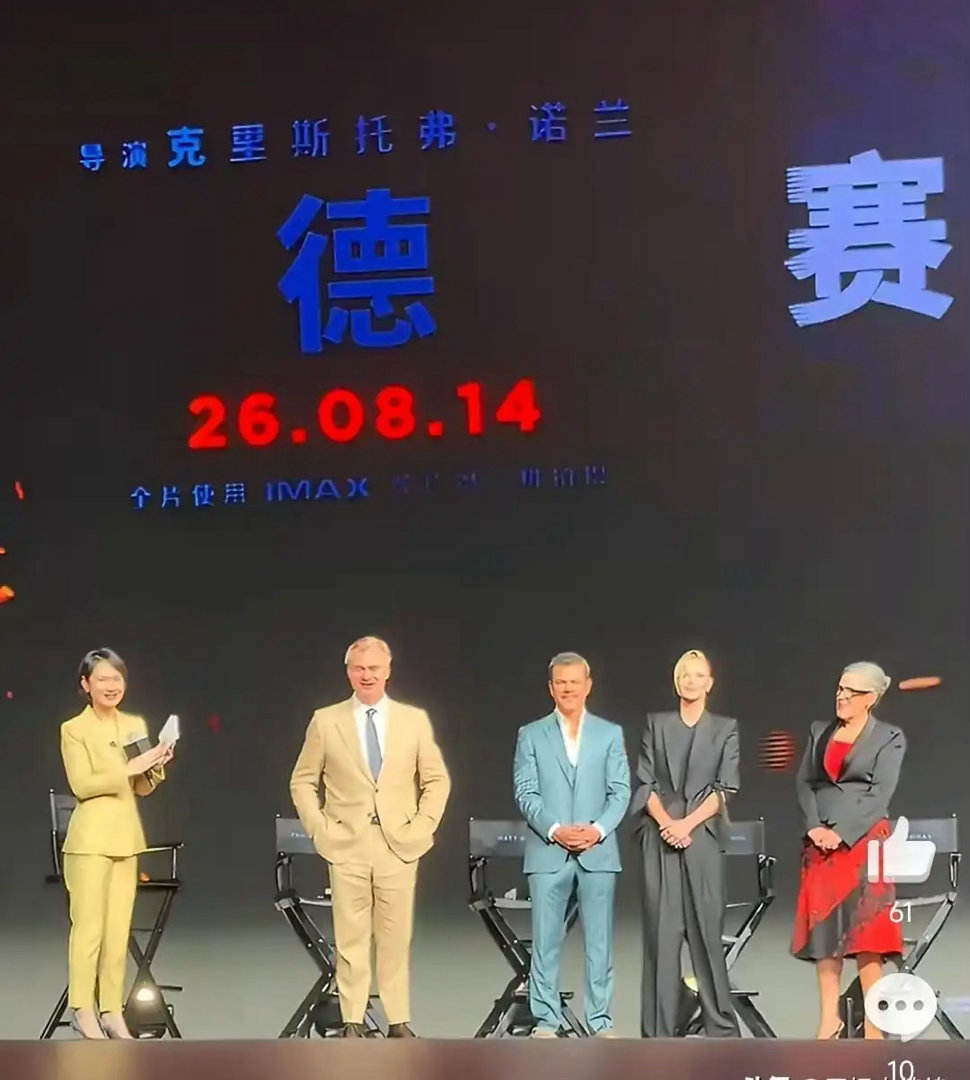 向外国人递话筒，躬身仰视？海归女硕士出丑，董明珠的分量愈发凸显 