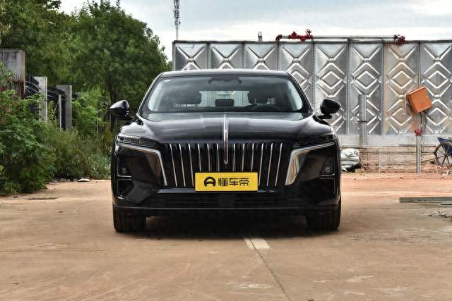 秋天开新车？先开红旗H7 PHEV这台"国车"出去转转，插混续航忒踏实