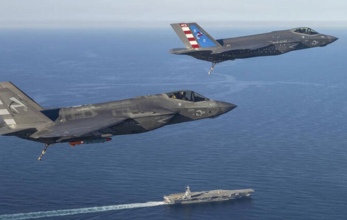 【美军电磁弹射航母首度完成F-35C拦阻降落】

美国海军新一代福特级核动力航母