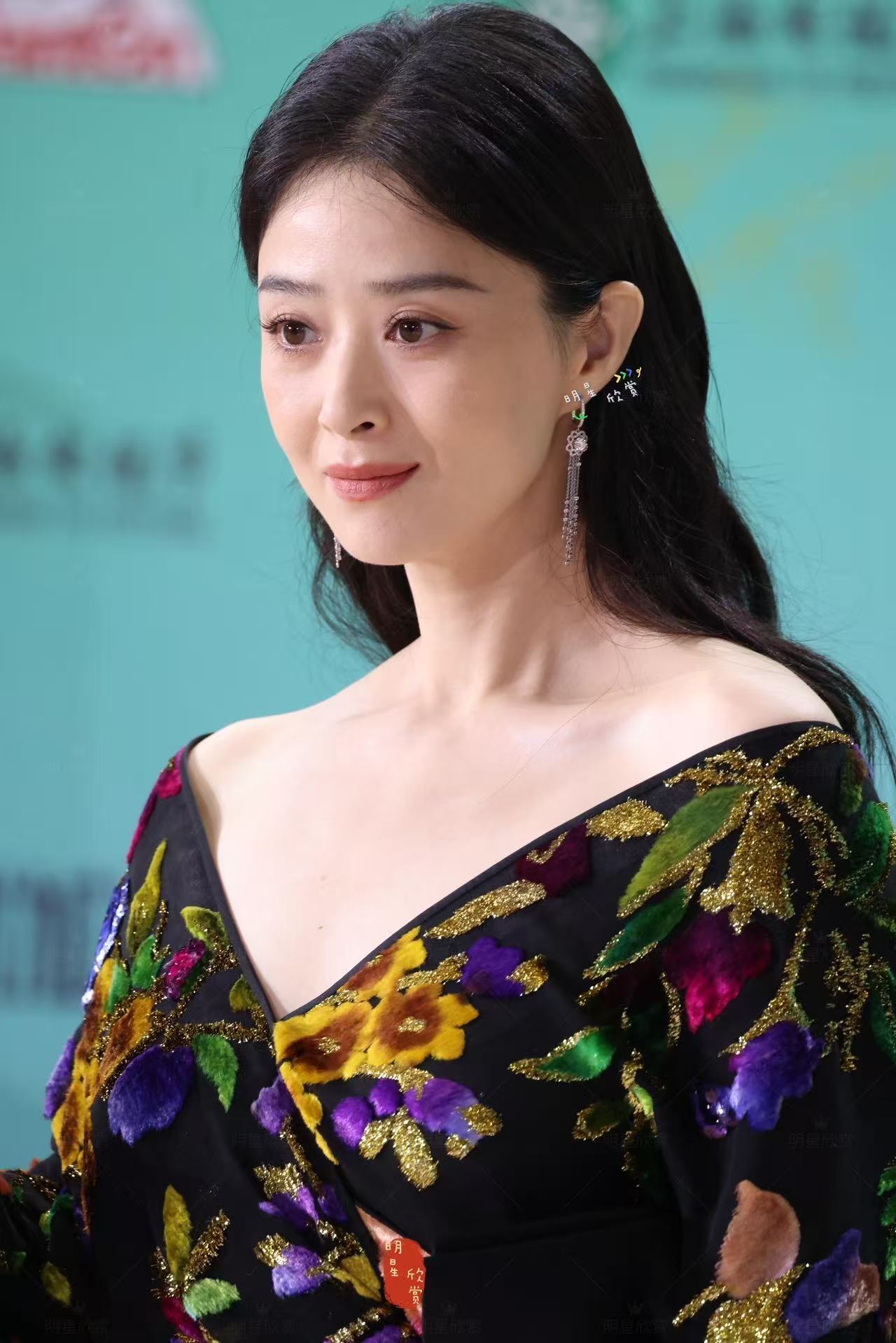 陈都灵蒋欣新剧演母女 蒋欣诠释藏着过往伤痛的母亲，为家族恩怨拆散女儿情缘，爱恨交