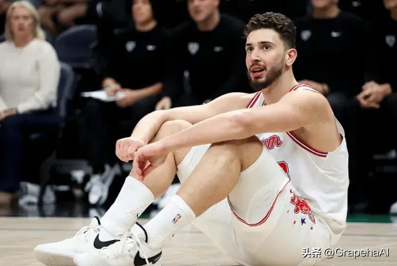 记者Will在播客节目上谈及了火箭休赛季动作的话题。

“火箭需要真正的改变，明