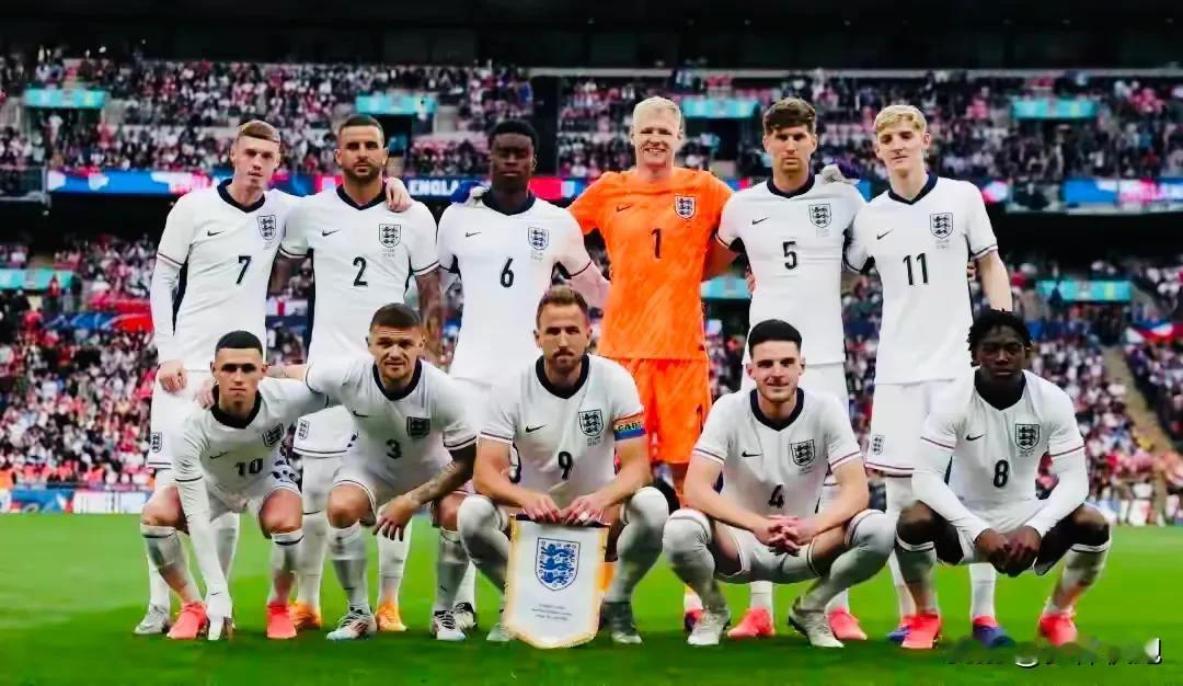 欧洲杯小组赛首轮战罢，24支队伍中有五支最被看好夺冠：

夺冠赔率5:英格兰(首