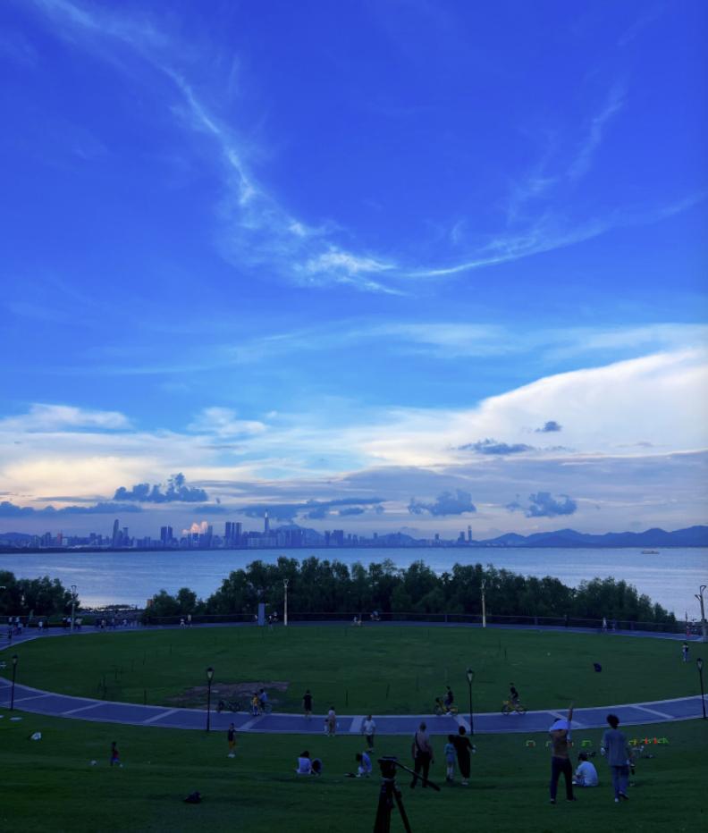 很多人问深圳好不好玩，实话实说：深圳没有厚重的历史古迹，传统意义上的硬核旅游资源