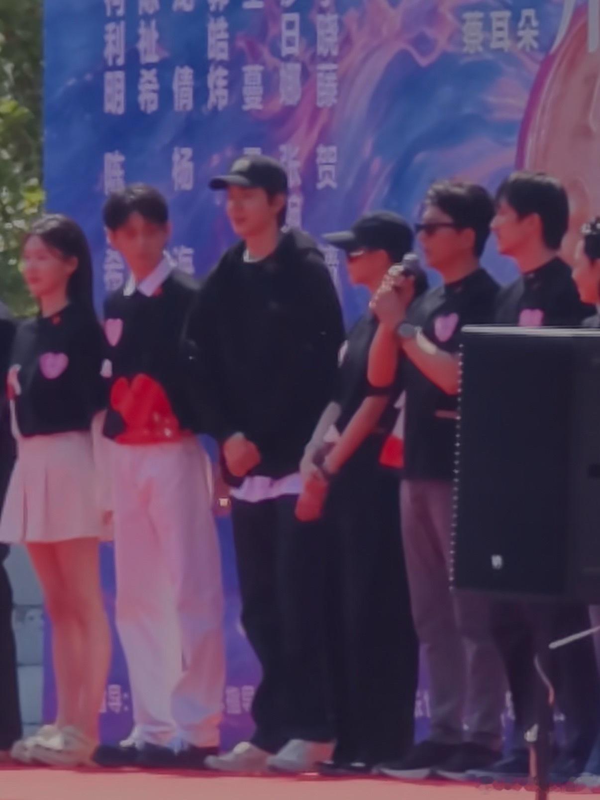 燥候苏知秋宋逢夏关晓彤林一开机仪式同框我与爱同谋开机仪式