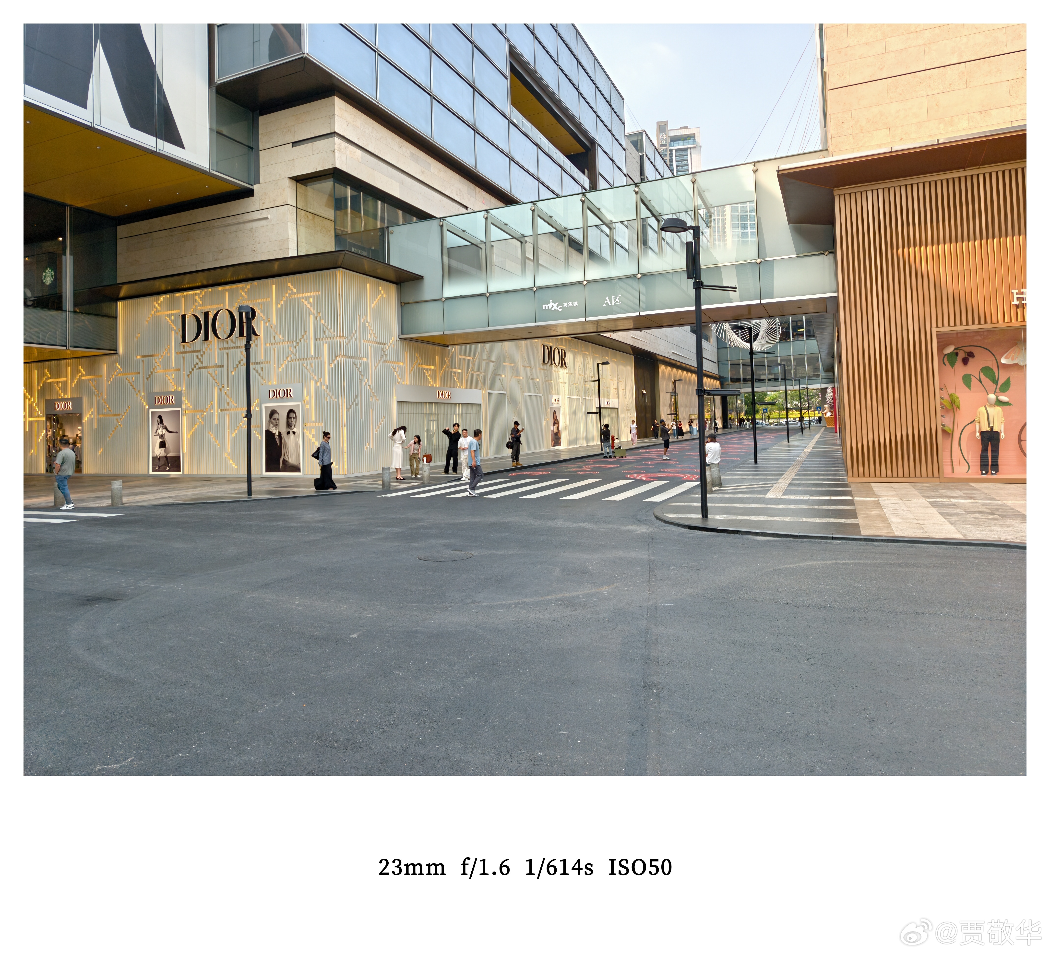 #每天早起打卡# 周五也起了个大早，我是勤奋的小蜜蜂。起床，搬砖去！ 