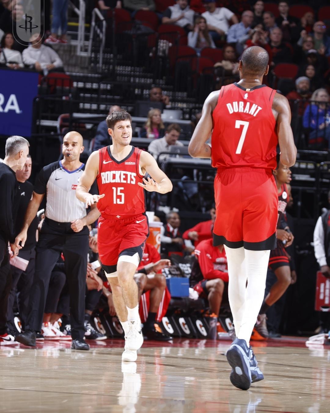 杜兰特谈谢泼德：“我们需要他打出这样的表现，一个能突然爆发、能投三分，也能突破创