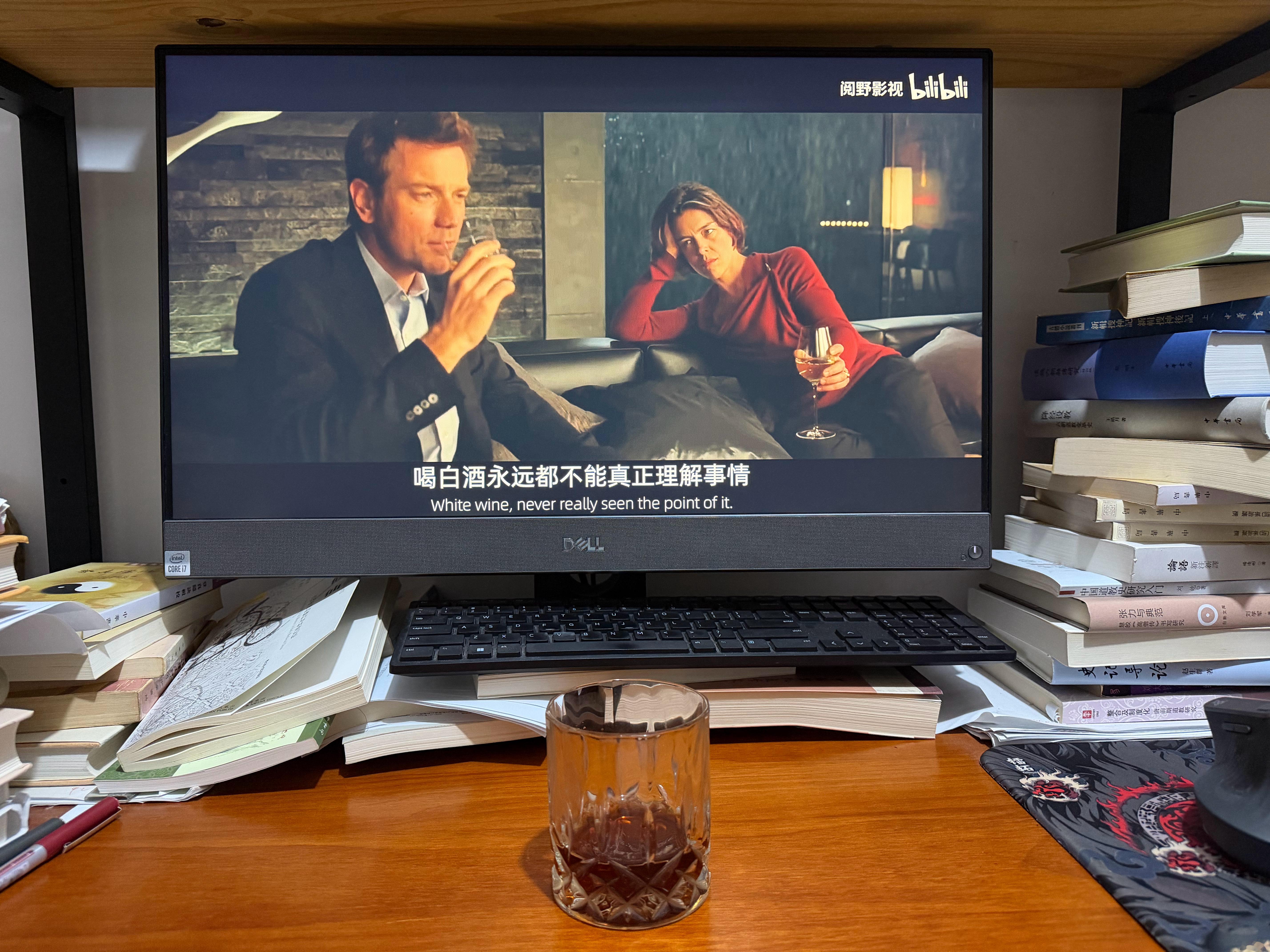 论文改不动了咋办？喝一杯自制的油甘橄榄酒，刷一下悬疑电影……[泪][泪][泪] 