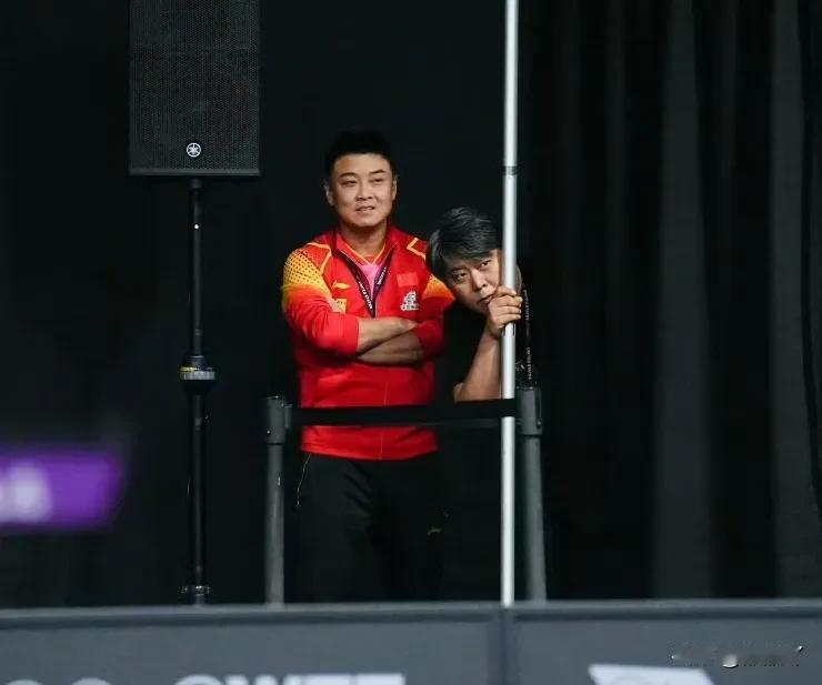 国乒男双比赛时教练们的反应亮了？
这一幕真的太搞笑了
隔着屏幕都能感觉到他俩的担