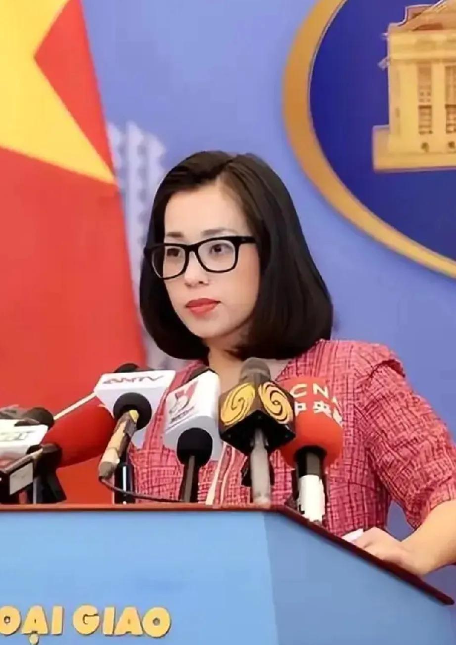 面对泰柬两国军事冲突，越南出来拉偏架，竟然对泰国发出警告，这背后的玄机是什么呢？