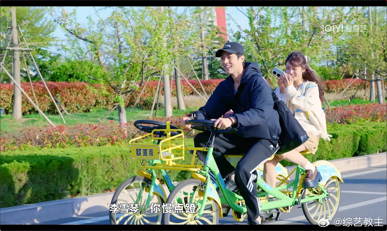 #沈月李雪琴陈靖可骑车##陈靖可被沈月说像骆驼祥子# 陈靖可被沈月说像骆驼祥子哈