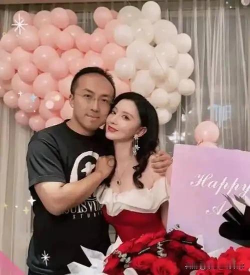 张萌的老公好帅，有钱里面算最帅的了吧！张萌 ​​​