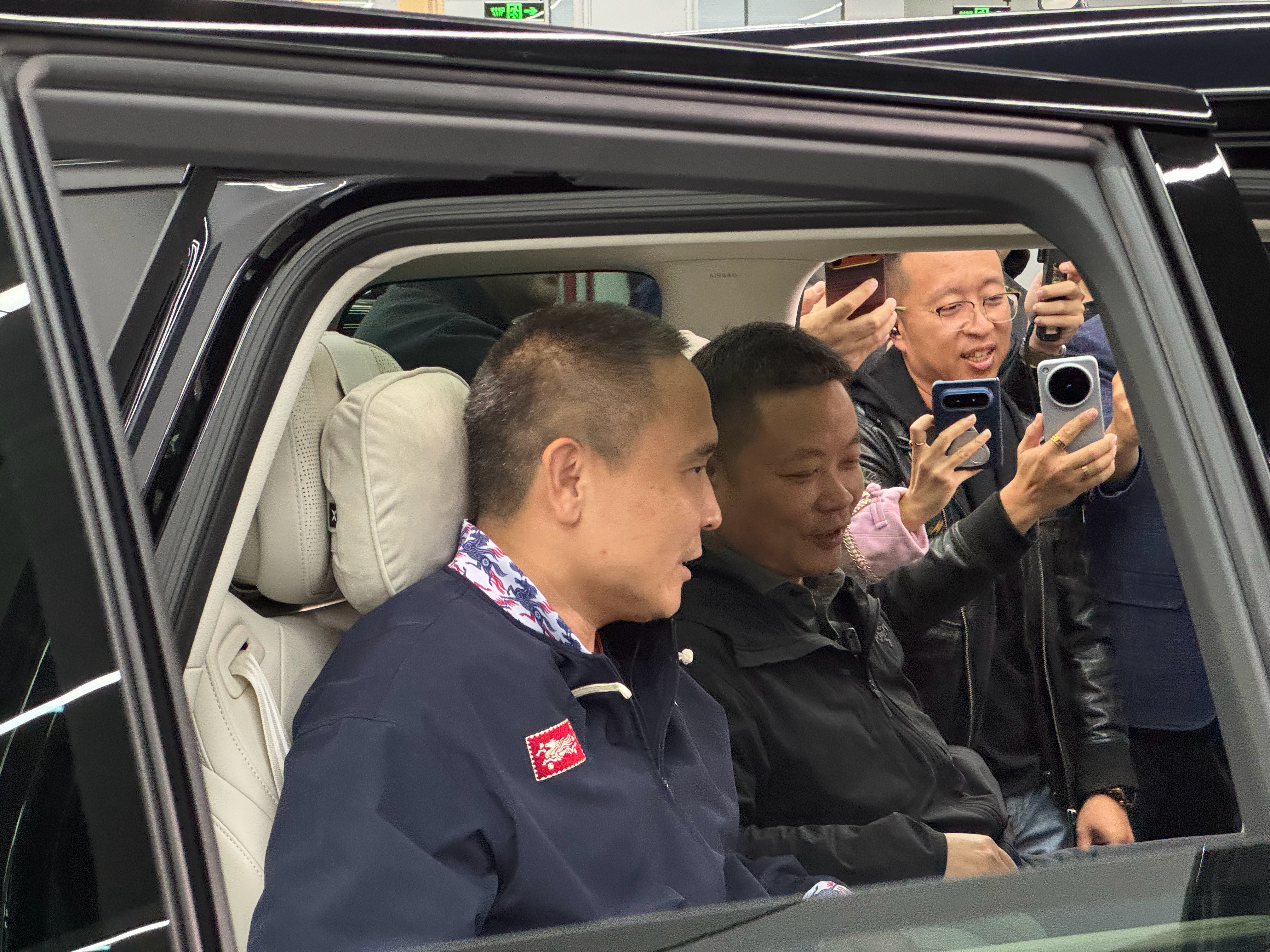 小鹏GX累计交付破三万台了！！大师兄特意来北京亦庄交付中心给第三万台车主亲自交车