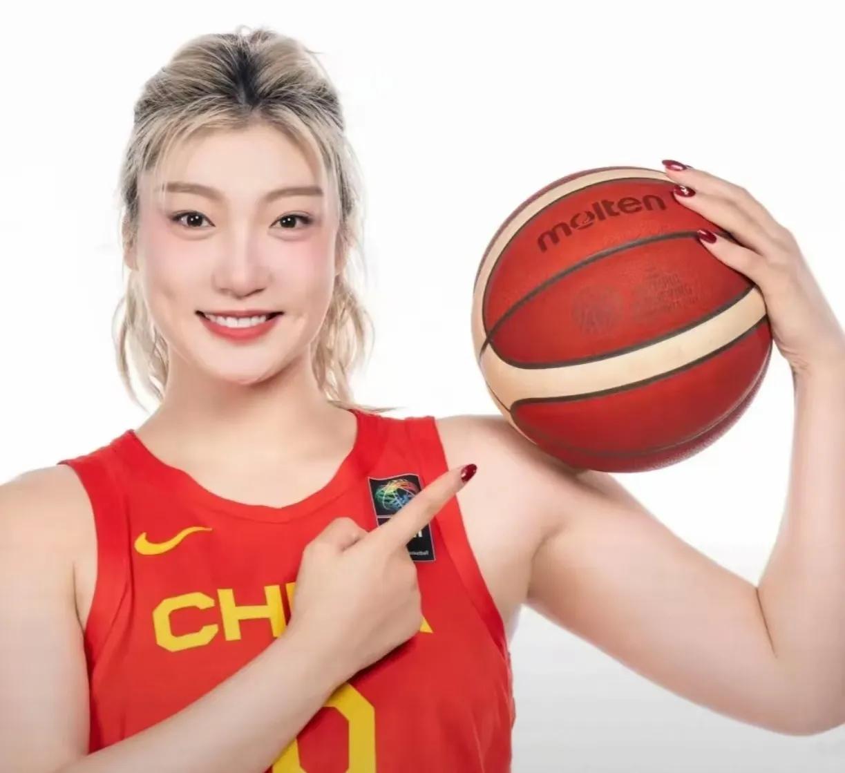 李梦终于不用背锅了！热身赛连胜过后，就在大家都以为中国女篮稳稳当当晋级总决赛了，