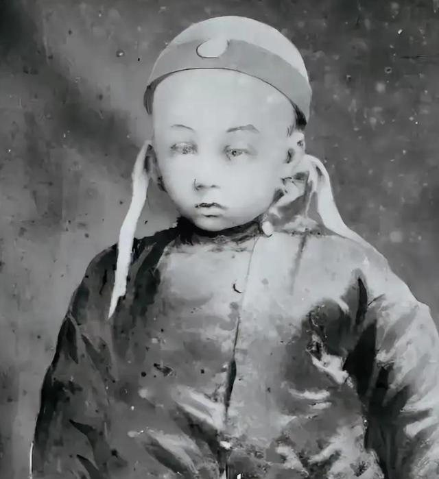 溥仪的身体，是被胆大的宫女掏空的？他童年到底经历了什么？1909年的紫禁城，藏着