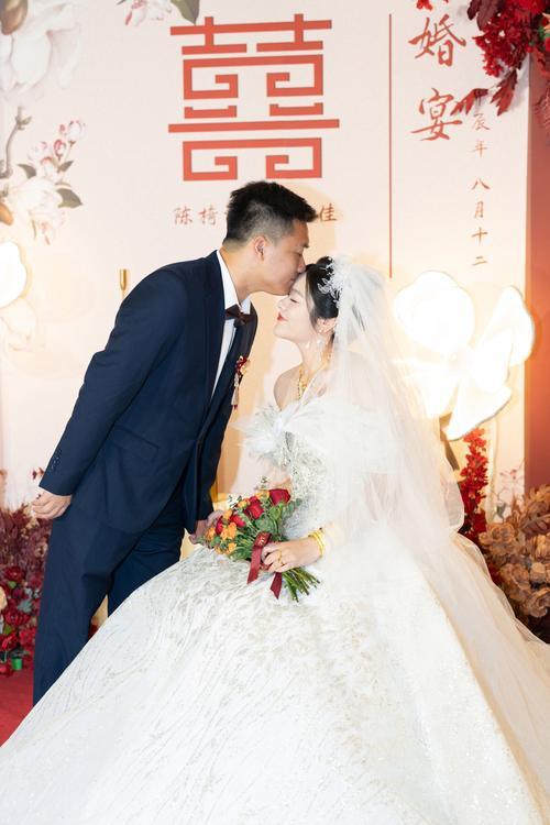 2026年1月15日，千万粉网红郭有才与相恋七年的女友苏畅在山东菏泽举办传统“约