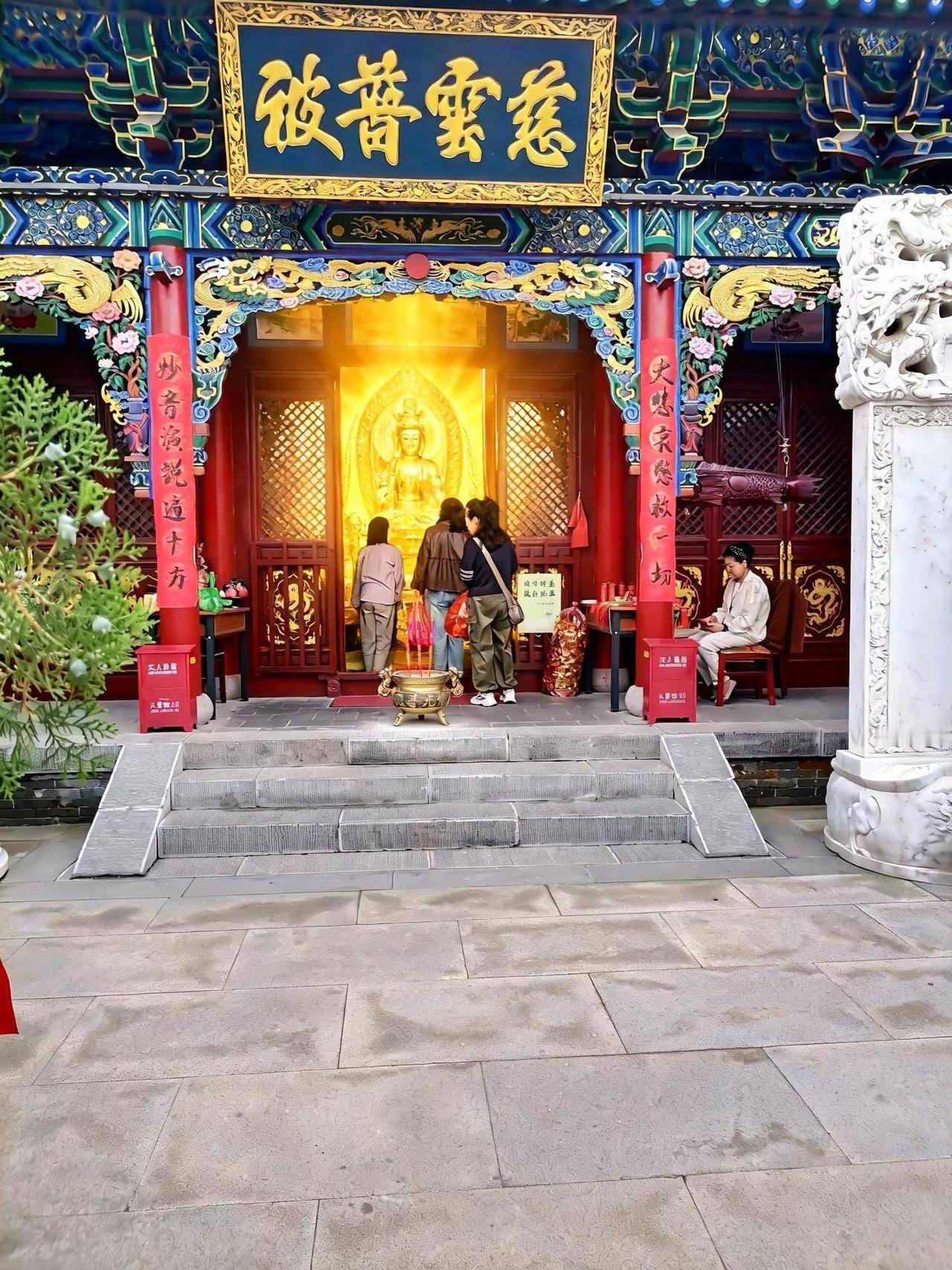 佛光神圣感 上热搜 强烈推荐 愿众生平安吉祥