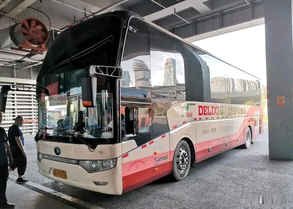 新疆乌鲁木齐汽运黄金时代
           在铁路班次有限、自驾尚不普及的年