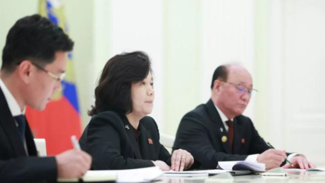 1.5万人派出去，7000人倒下了。伤亡率接近五成。

就在所有人以为朝鲜会缩手