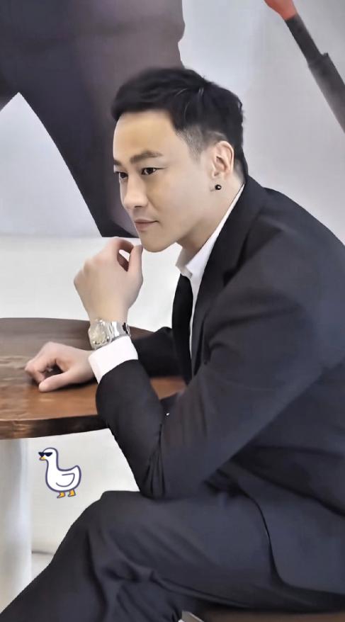 这下宿迁球迷估计真要郁闷了。

本来京东和宿迁高高兴兴请了何润东来给苏超站台，想