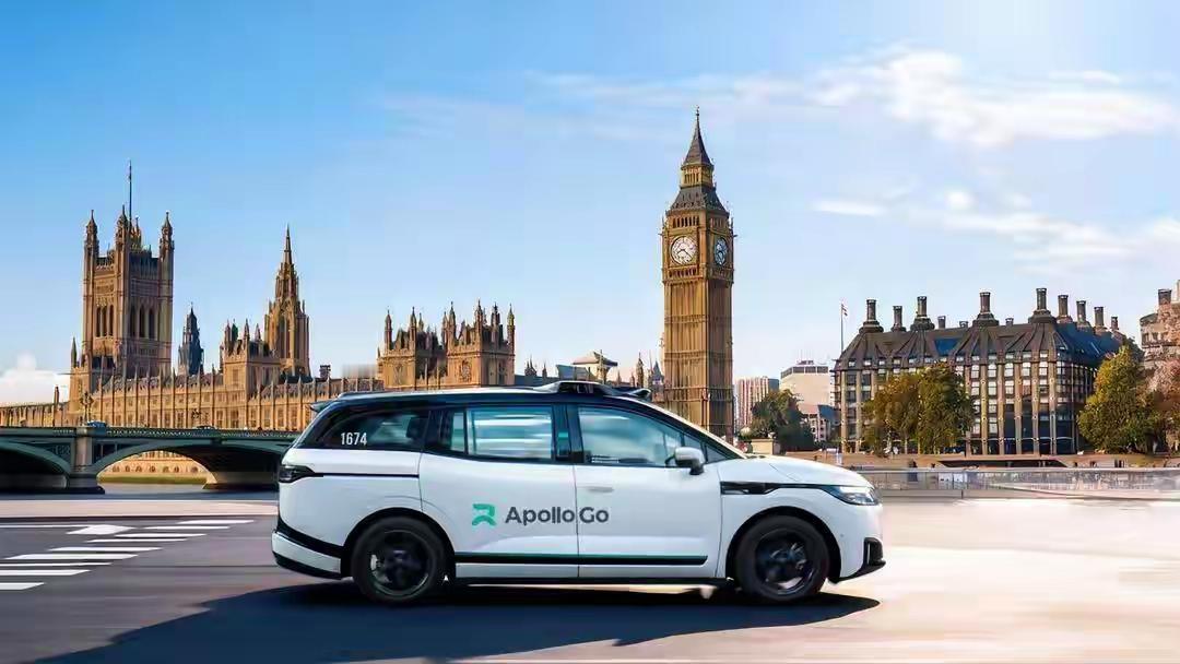 近日，一则消息在社交媒体和科技圈引发热议：百度旗下的“萝卜快跑”首次正式驶入英国