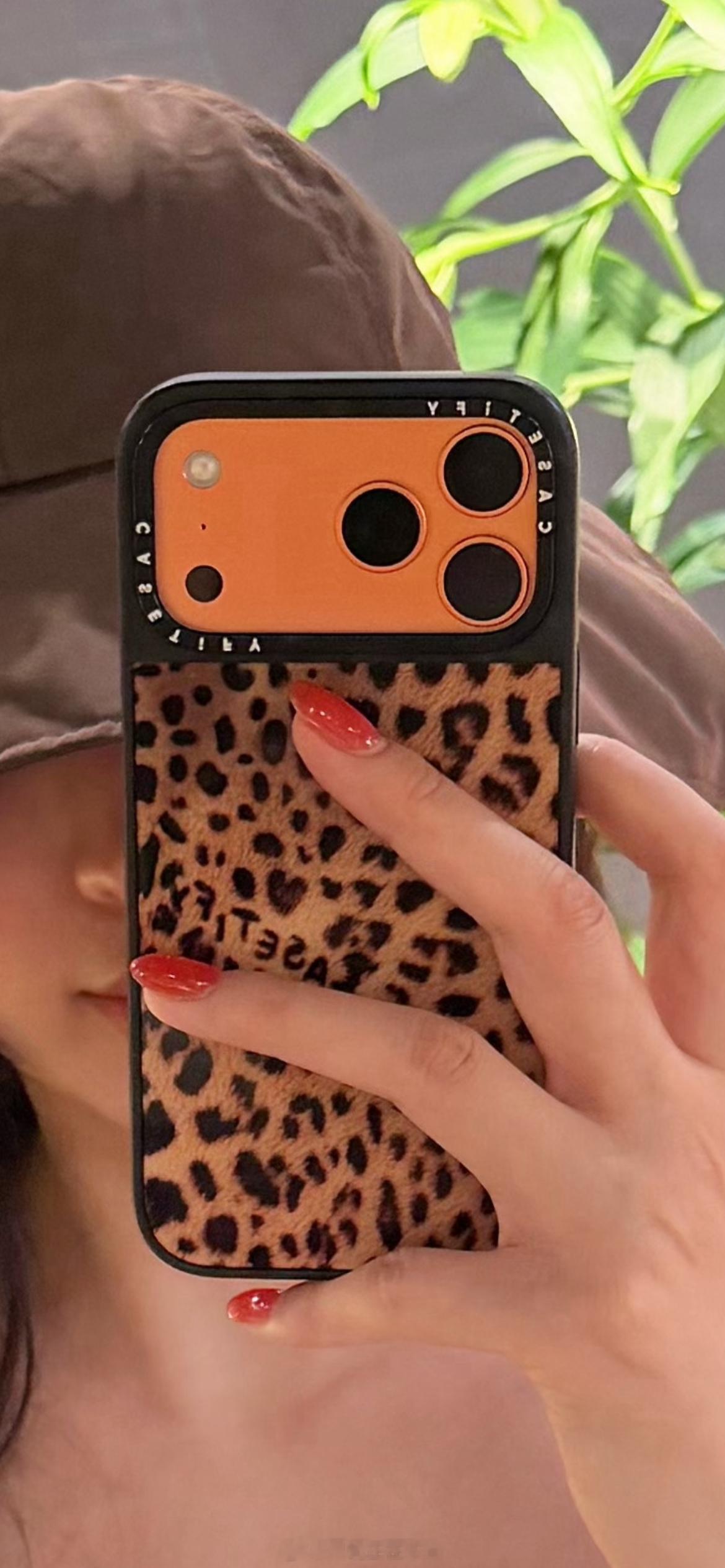 富人新标识：iPhone戴casetify手机壳！ ​​​
