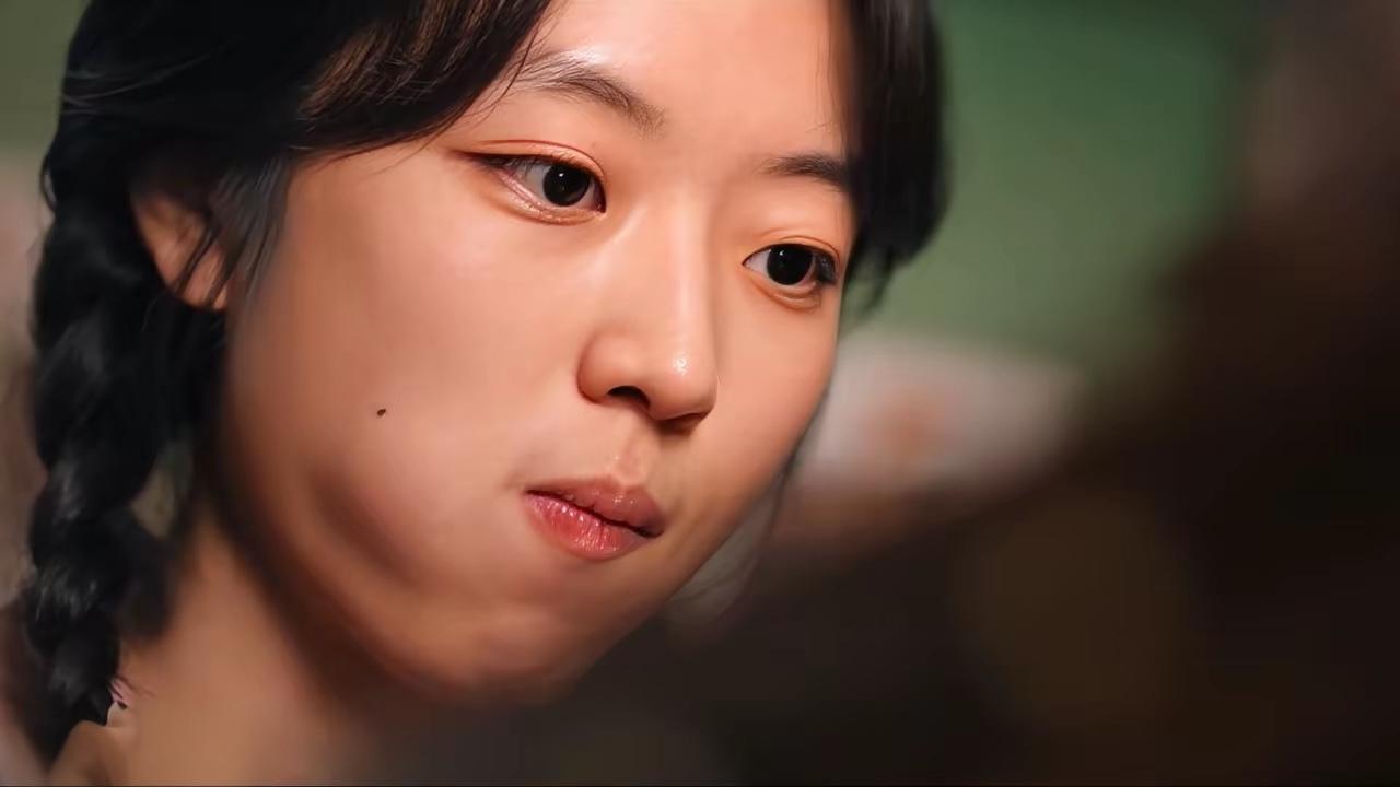 追剧巜纯真年代的爱情》 昨晚两集剧情，看到许红旗的坏，让人生气，看到费霓的“反击