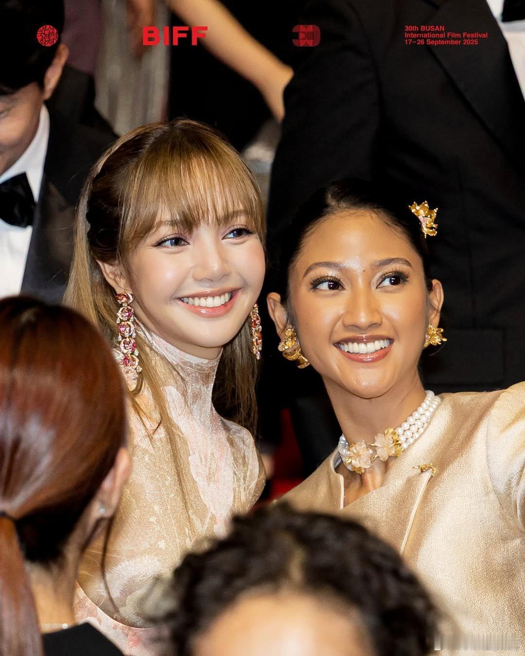 “250918”釜山国际电影节更新Lisa相关IG📱“釜山电影节现场 - 第一