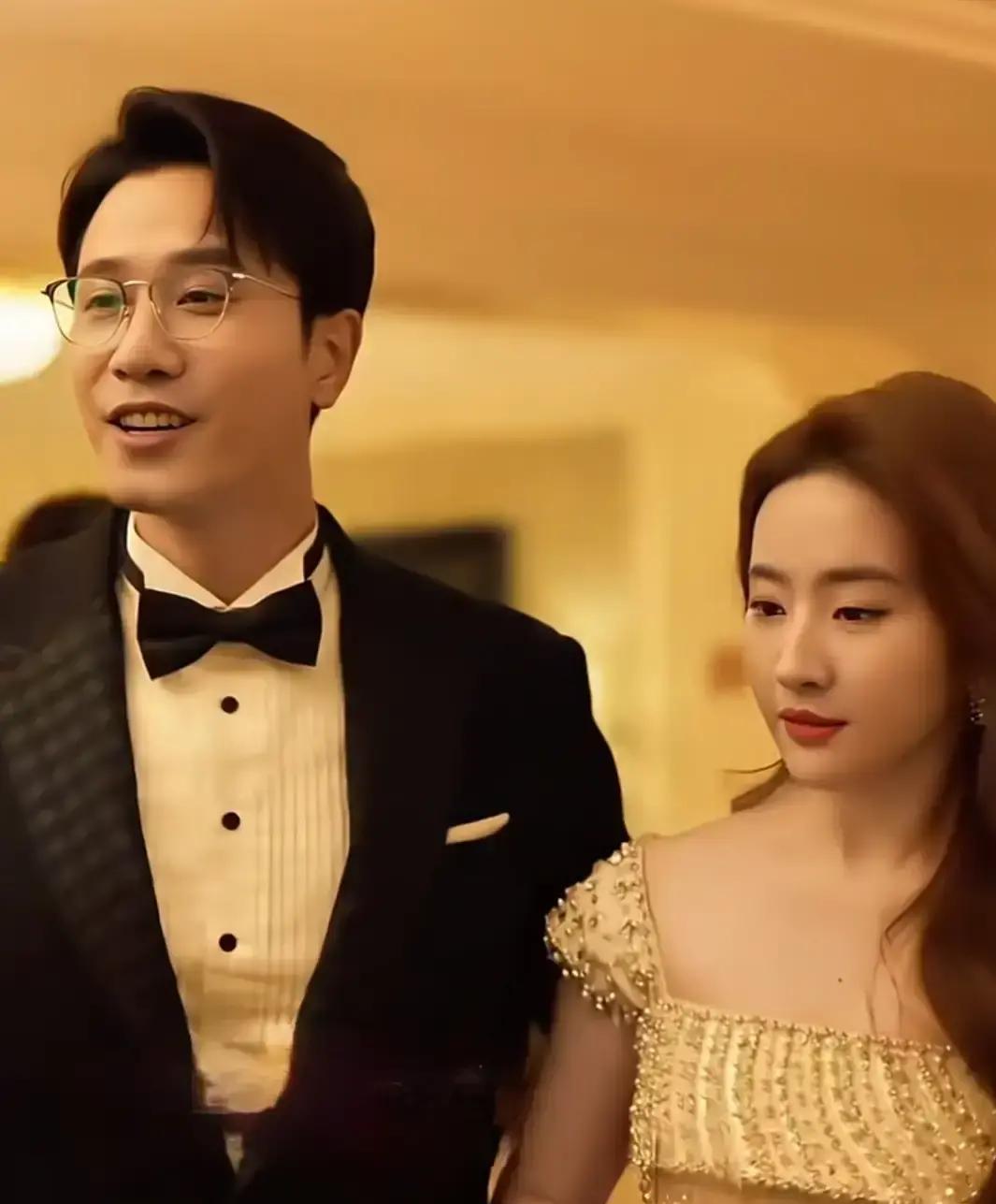 玫瑰一出场，全网都在喊“姐是真能打”。初恋庄国栋，顶配人设，事业脑+大男主剧本，