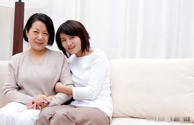 五年前家庭她走的时候，嫂子摔的碗还在梦里碎着，那年她二十二，男人扇她耳光，哥嫂摔