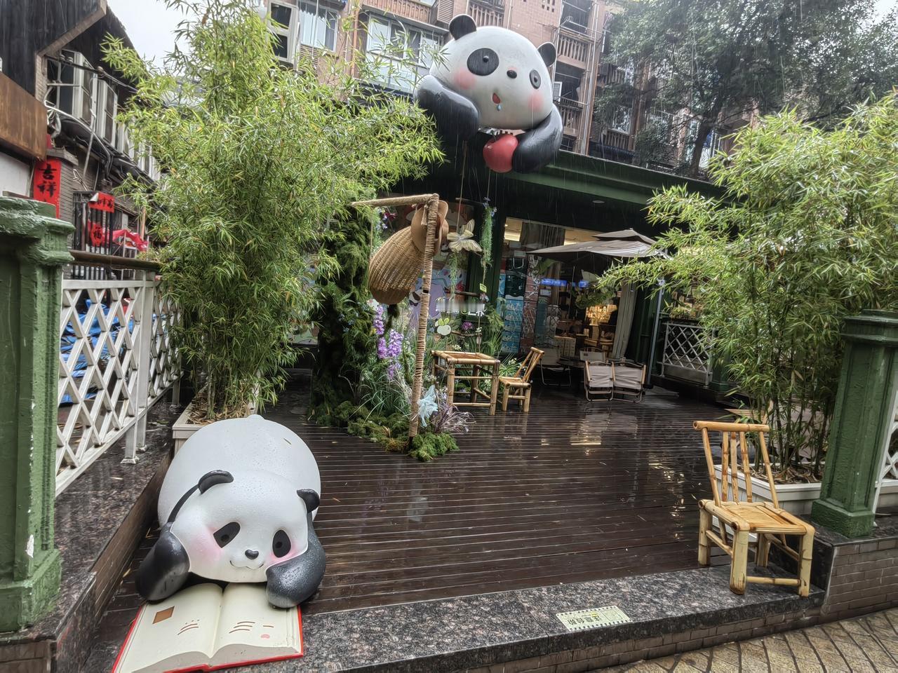 成都•镋钯街

镋钯街溯源于清，是百年老街。清光绪年间，曾是大慈寺武僧操练和兵器