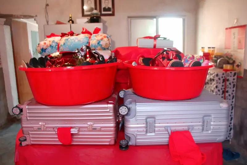 有社会学家说，要移风易俗，打击高彩礼，倡导0彩礼低彩礼嫁娶新风尚。

我说，移风