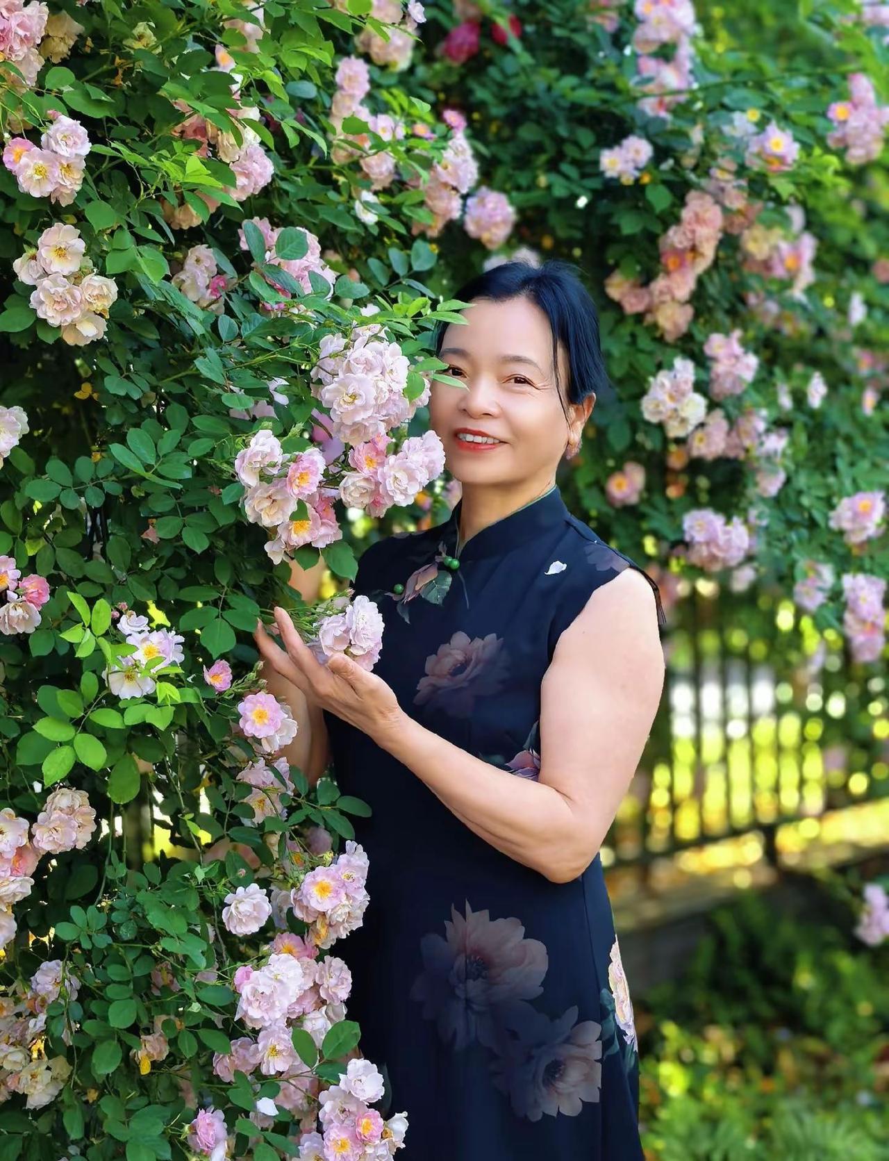 五月，本就是偏爱花开的季节。五月，还是喜欢花的季节。拾一份闲情，赴一场花事。不慌