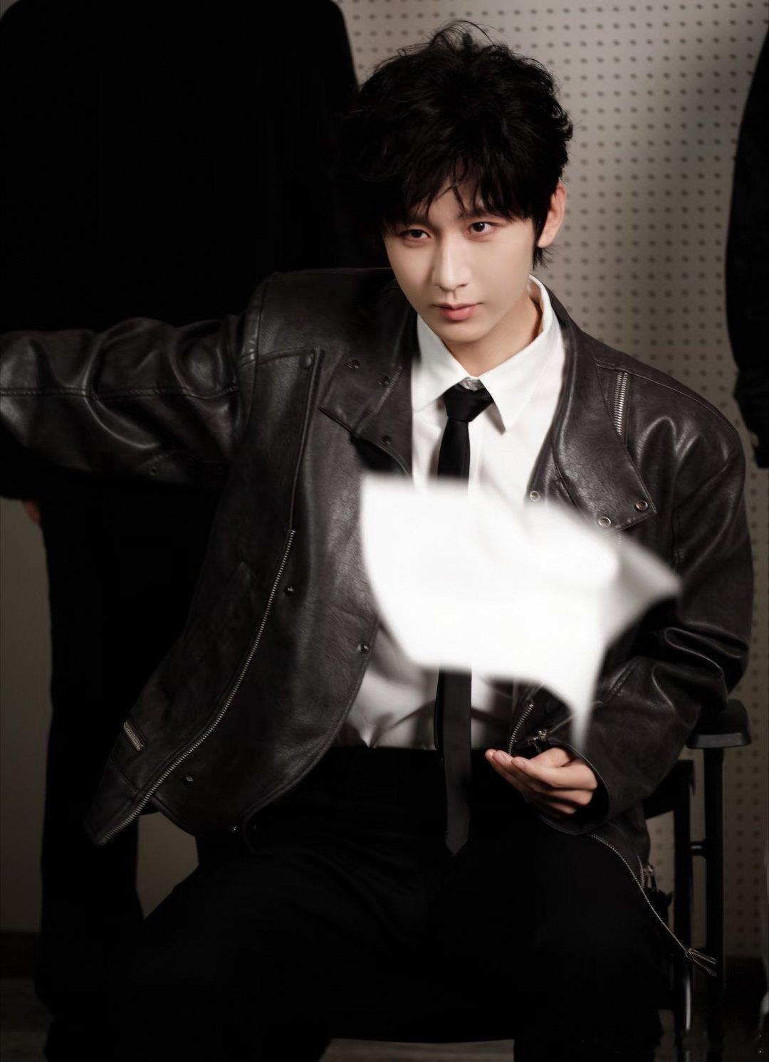 成毅两京十五日cy成毅朱瞻基每一次荧幕亮相，成毅都以演技为墨，书写着属于他的传奇