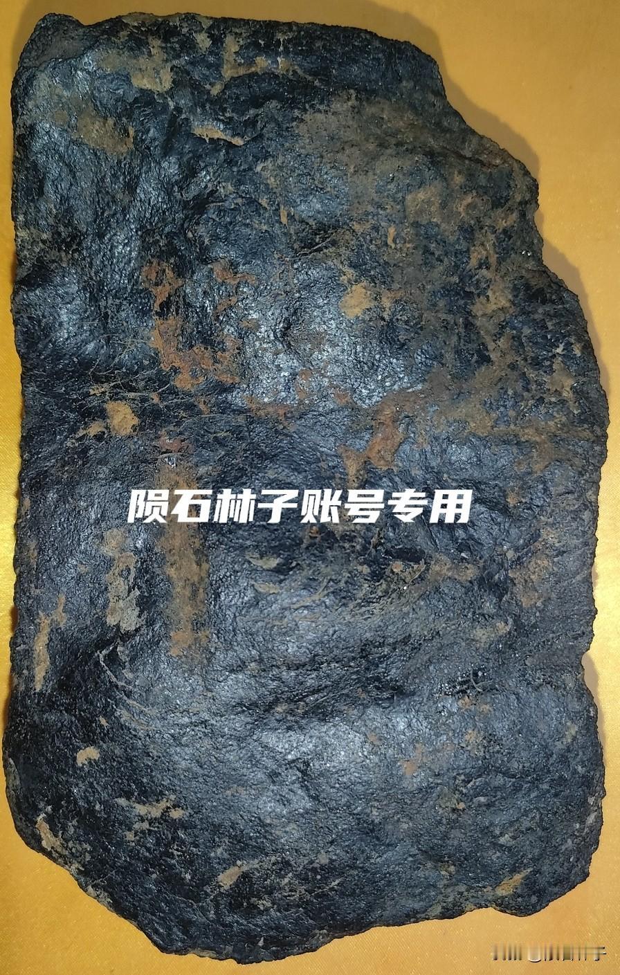安庆月球玄武岩陨石：一眼看懂的三大核心特征
 
安庆月球陨石富集区的月海玄武岩标