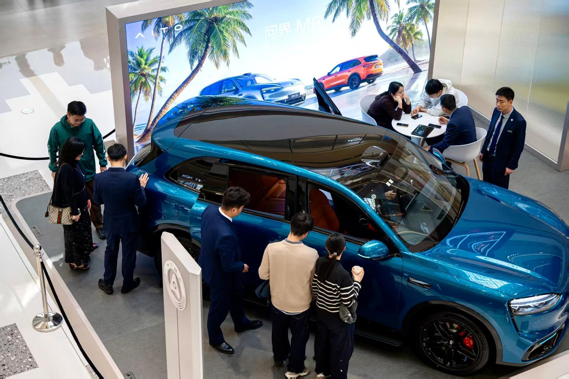 问界M6最快可一周提车 新锐王牌问界M6自3月23日开启预订以来，订单火爆，累计