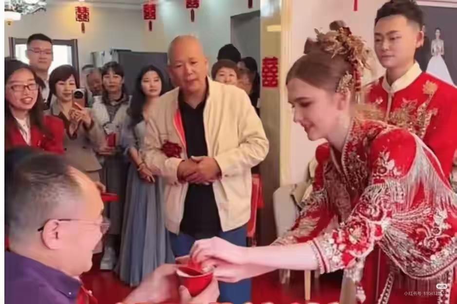 黑河那边出的这档子事，真是把我也看乐了。

以前只听说过闪婚，没见过这么“闪”的