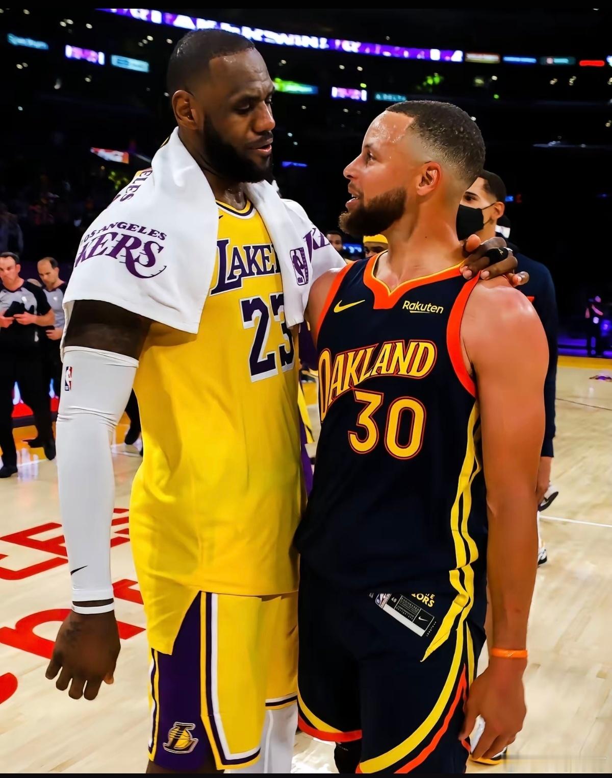 这个夏天詹姆斯会和库里联手吗？？？詹姆斯库里NBA