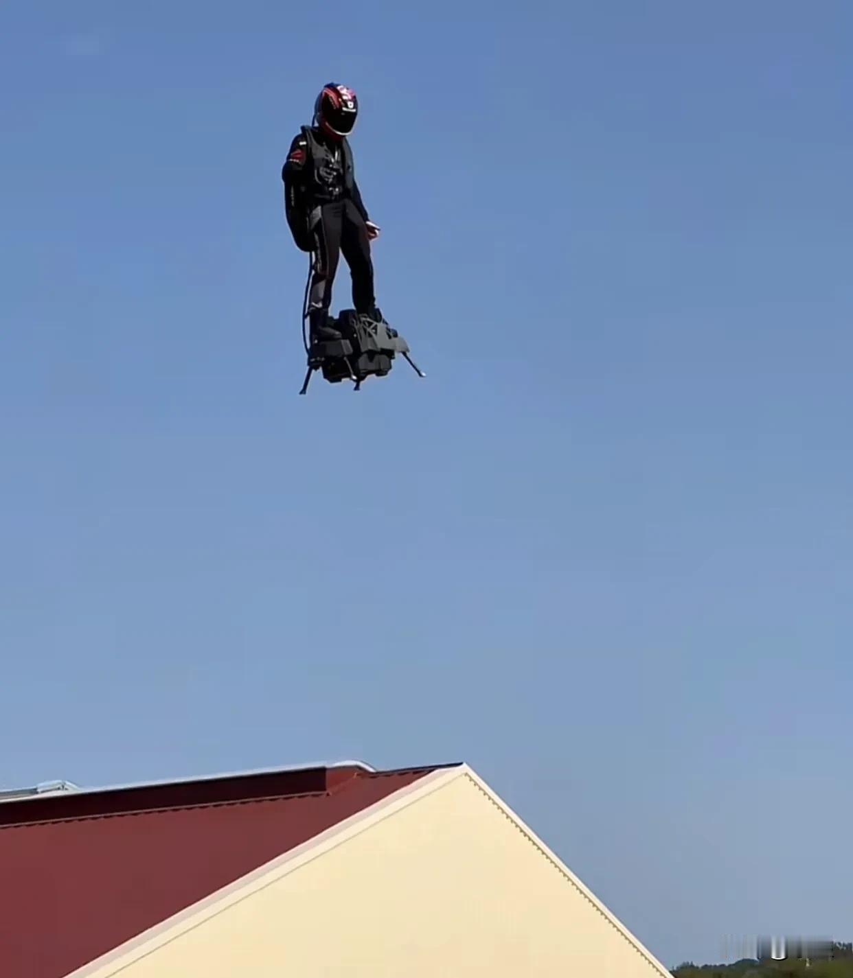 珠海航展飞行器试飞
仙剑世界的御剑飞行终于实现了[笑哭]
看了一眼评论区差点笑岔