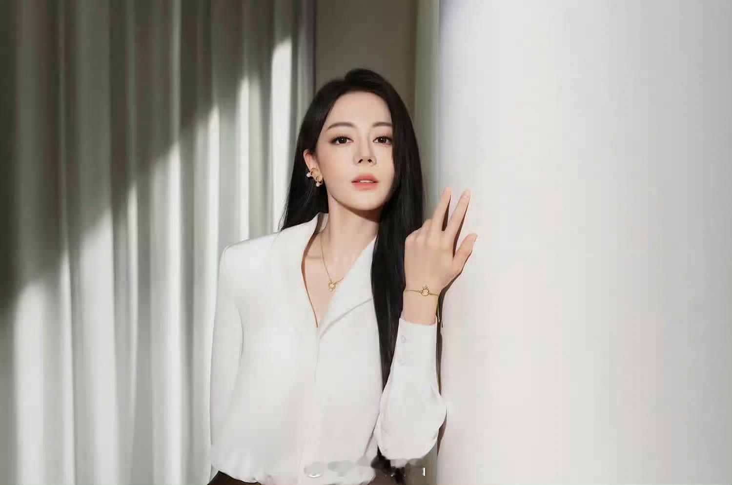 釜山电影节正式晋升为国际A类迪丽热巴2020年凭借《三生三世枕上书》获得釜山电影