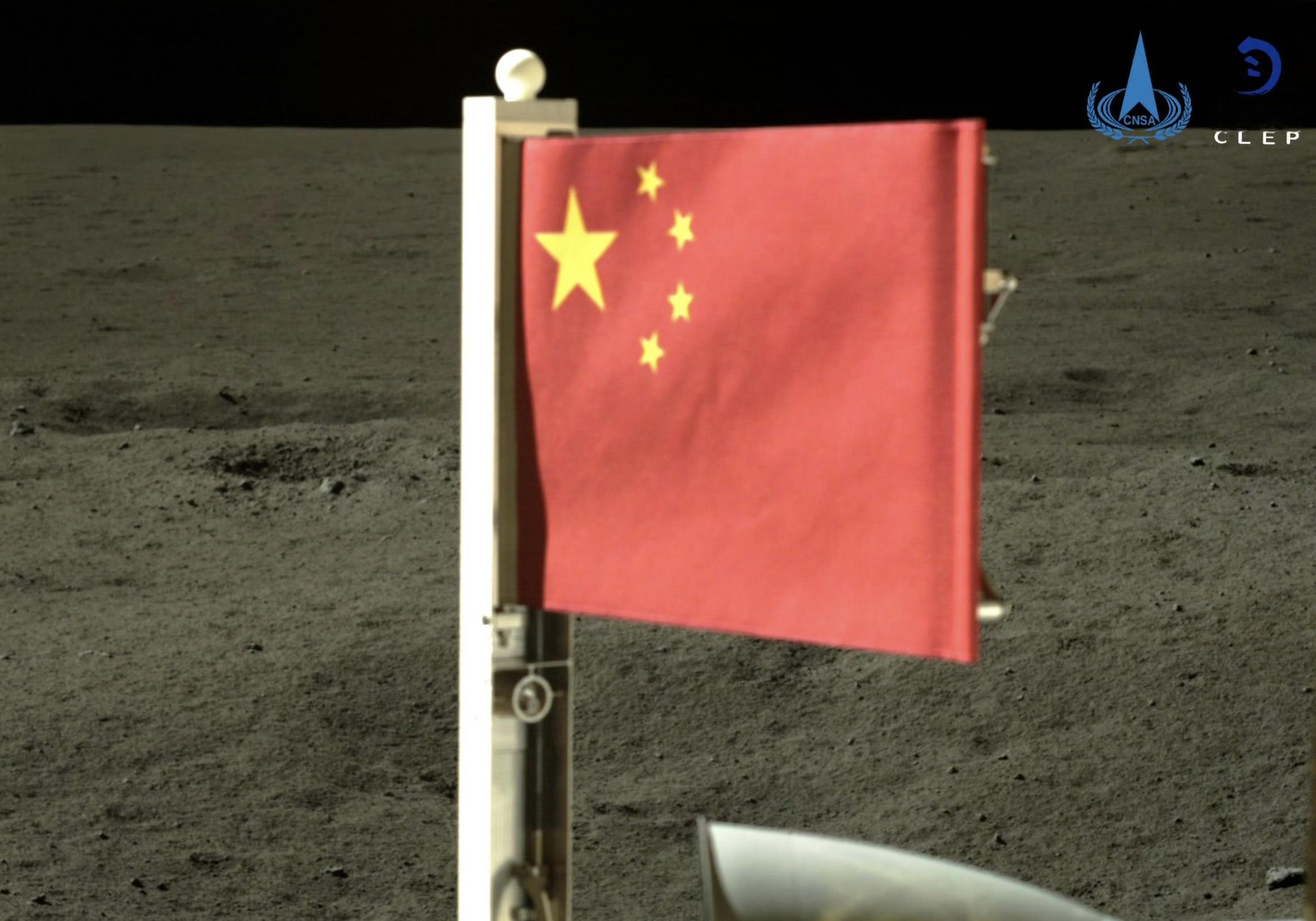 6月4日7时38分，嫦娥六号月球探测器在月球升起国旗[送花花] #嫦娥六号挖到月