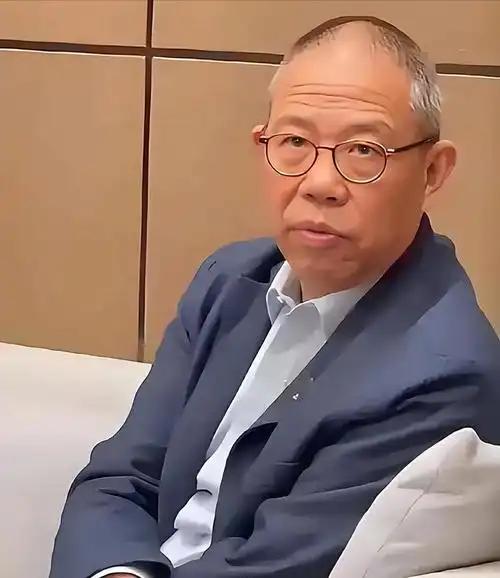 让千万实体老板敢怒不敢言的痛点，被钟睒睒在央视揭开了！为什么电商利润能超20%，