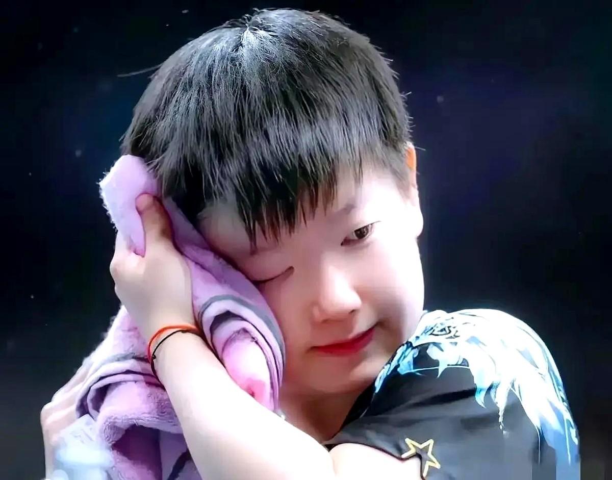 全年无休的孙颖莎，到底为谁打球？

孙颖莎几乎月月有赛，主办方点名要她，因为票要