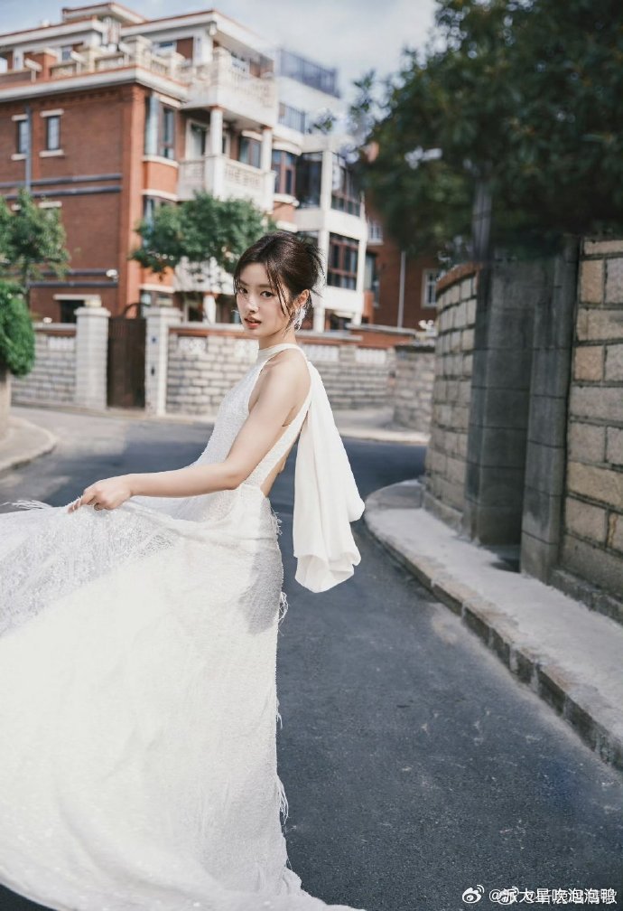 徐若晗四月进组新剧全新行程重磅曝光，徐若晗四月将全力进组拍戏，携手《明川有知夏》