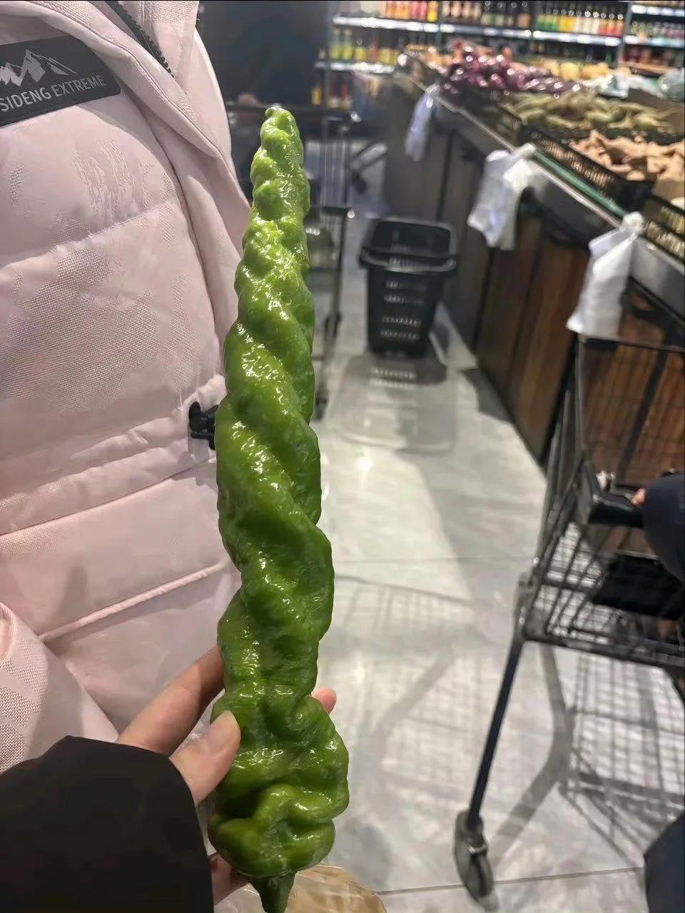 这么大的辣椒🌶还是第一次见！算不算辣椒界的天花板？