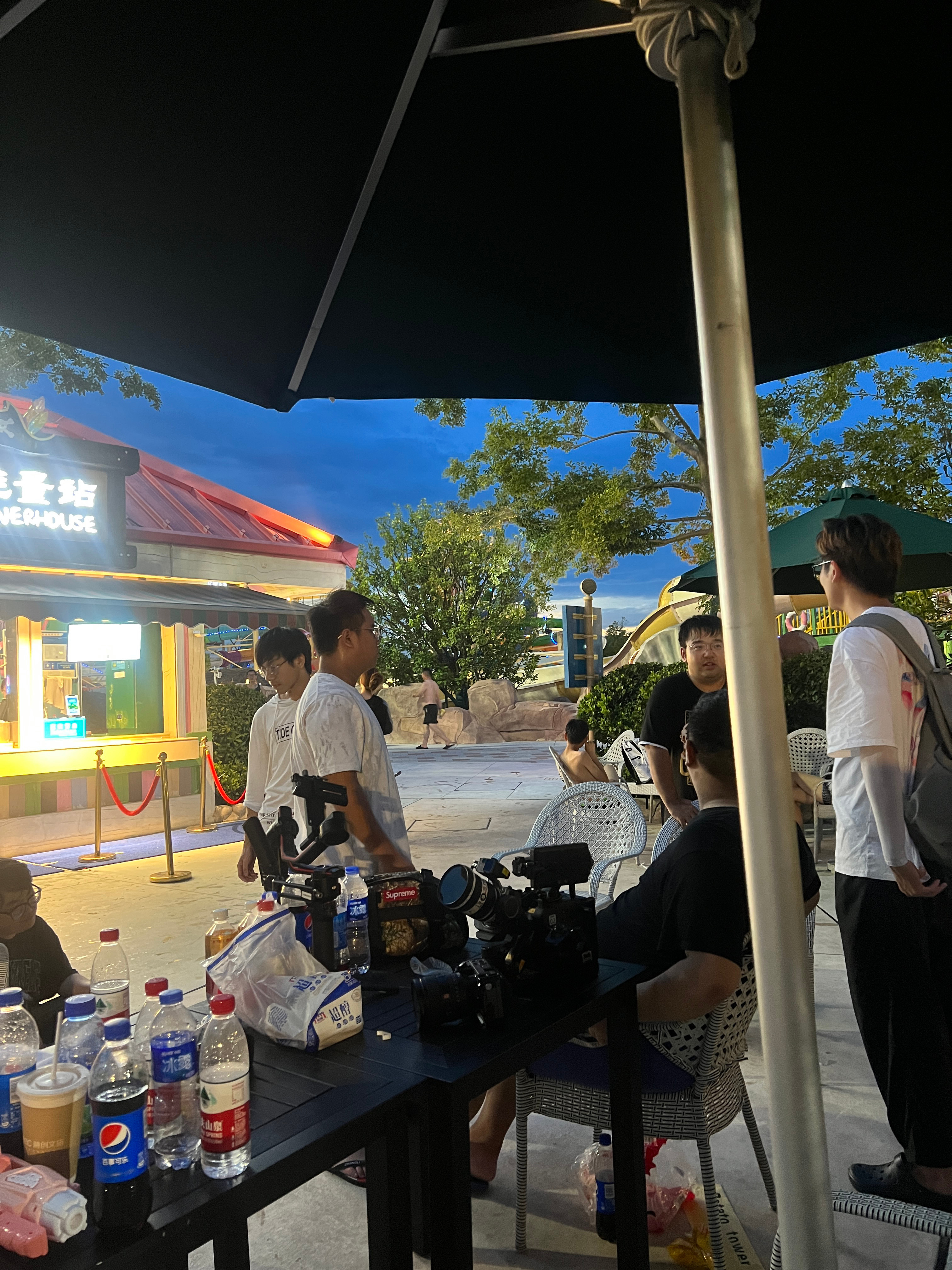 我真的佩服自己 连续三天每天睡几小时起来拍摄一天一顿饭昨天直接睡三小时顶着30多