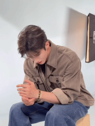 闫桉对当年的自己说辛苦了少年无尽夏 少年无尽夏节目走心访谈片段戳人，被问及想对从