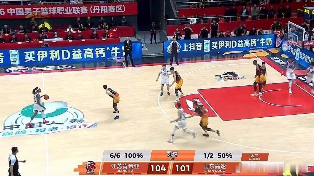高诗岩现在已经不在山东的决胜阵容里了啊？邱指导更喜欢自己的爱徒于德豪山东男篮vs