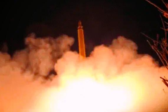 伊朗那边真动手了，80轮打击砸向以色列和美国据点

当地时间25日，伊斯兰革命卫